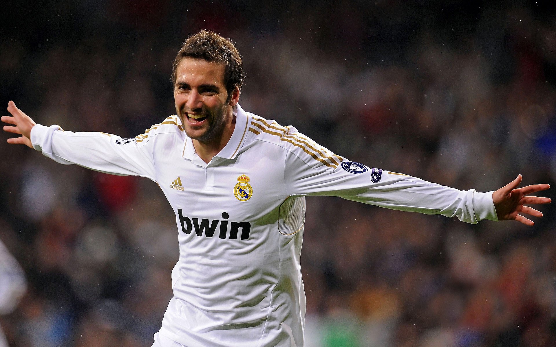 巴黎前场配合太顺畅，姆巴佩彻底放飞，巴黎引进姆巴佩花了多少钱