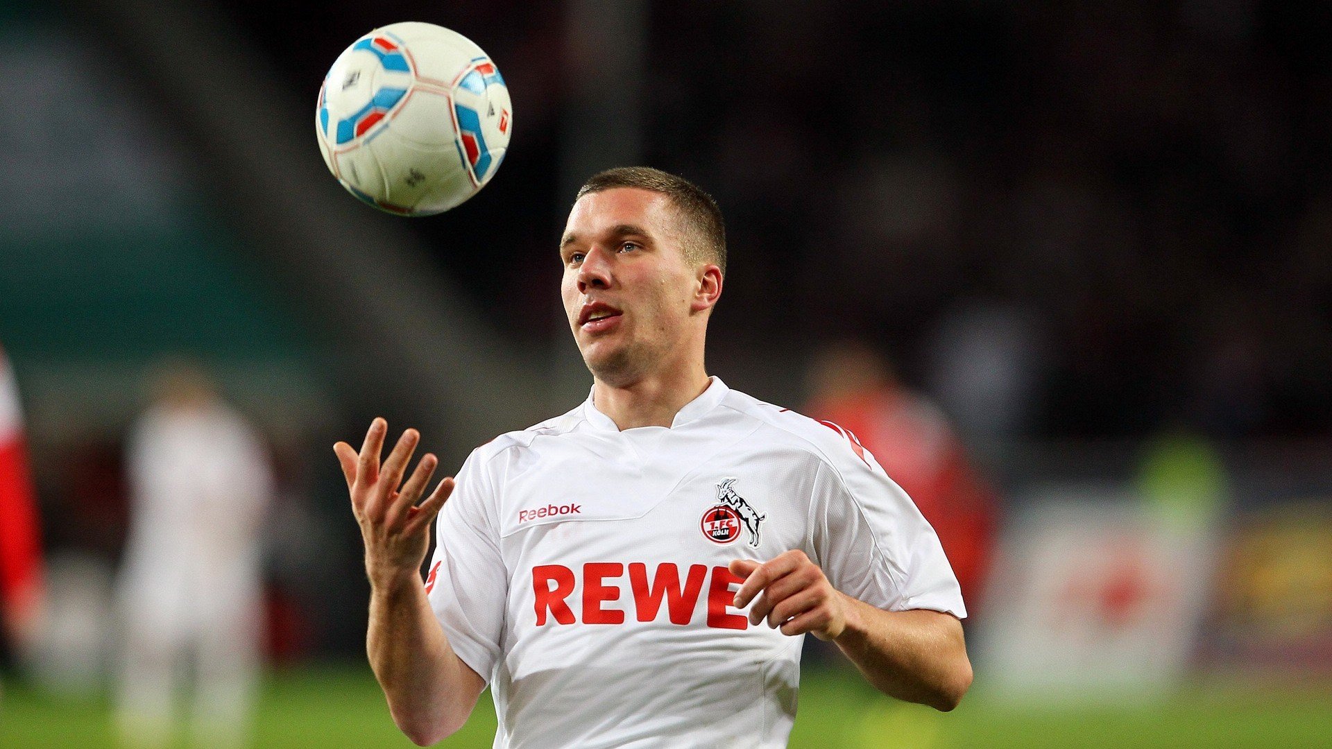 球队在欧冠淘汰赛中靠整体实力走得更远,欧冠进入淘汰赛最多的球队