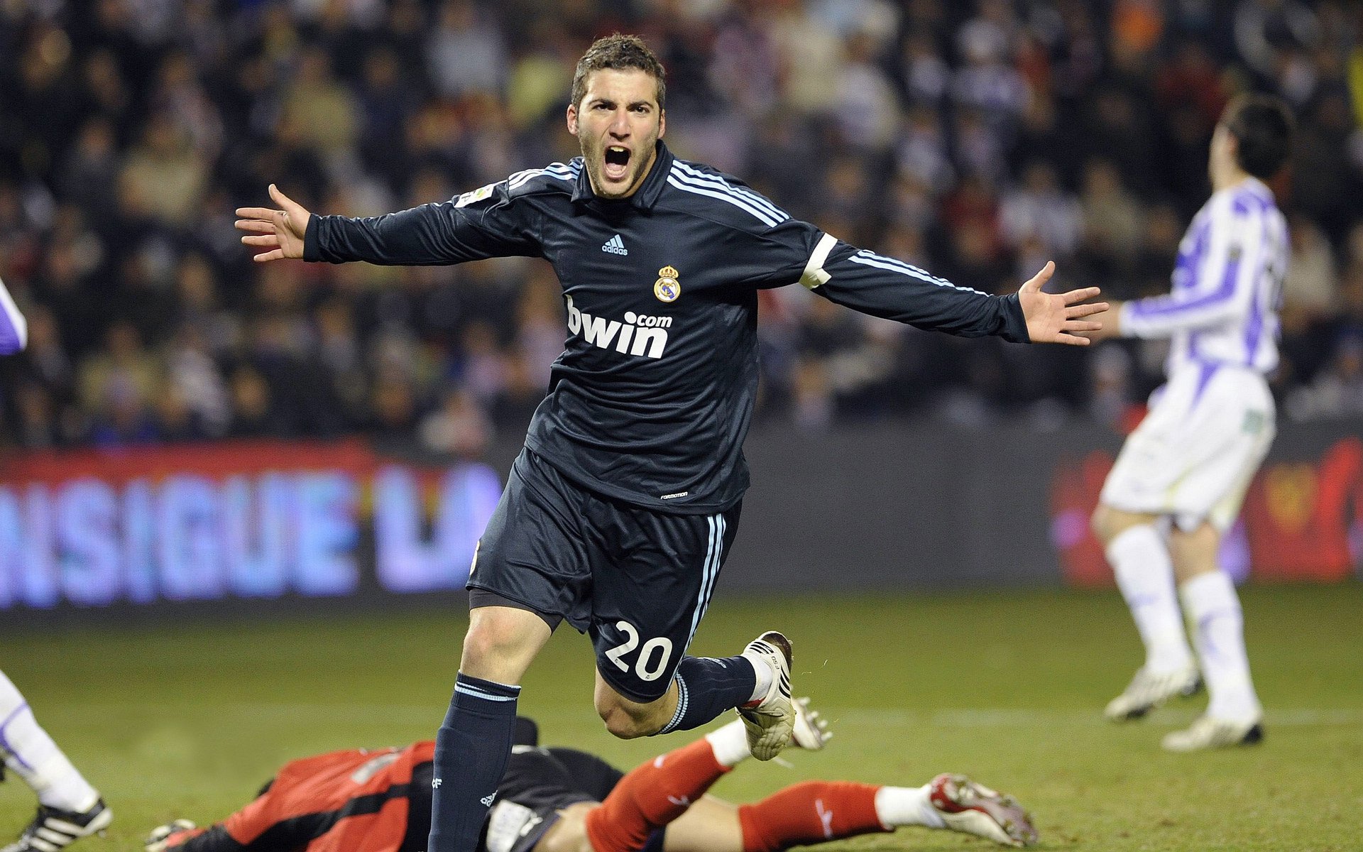 荷甲阿贾克斯青年球员崭露头角，引发欧洲关注，阿贾克斯荷甲无敌